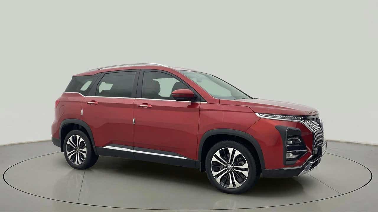 Side view of a mg hector