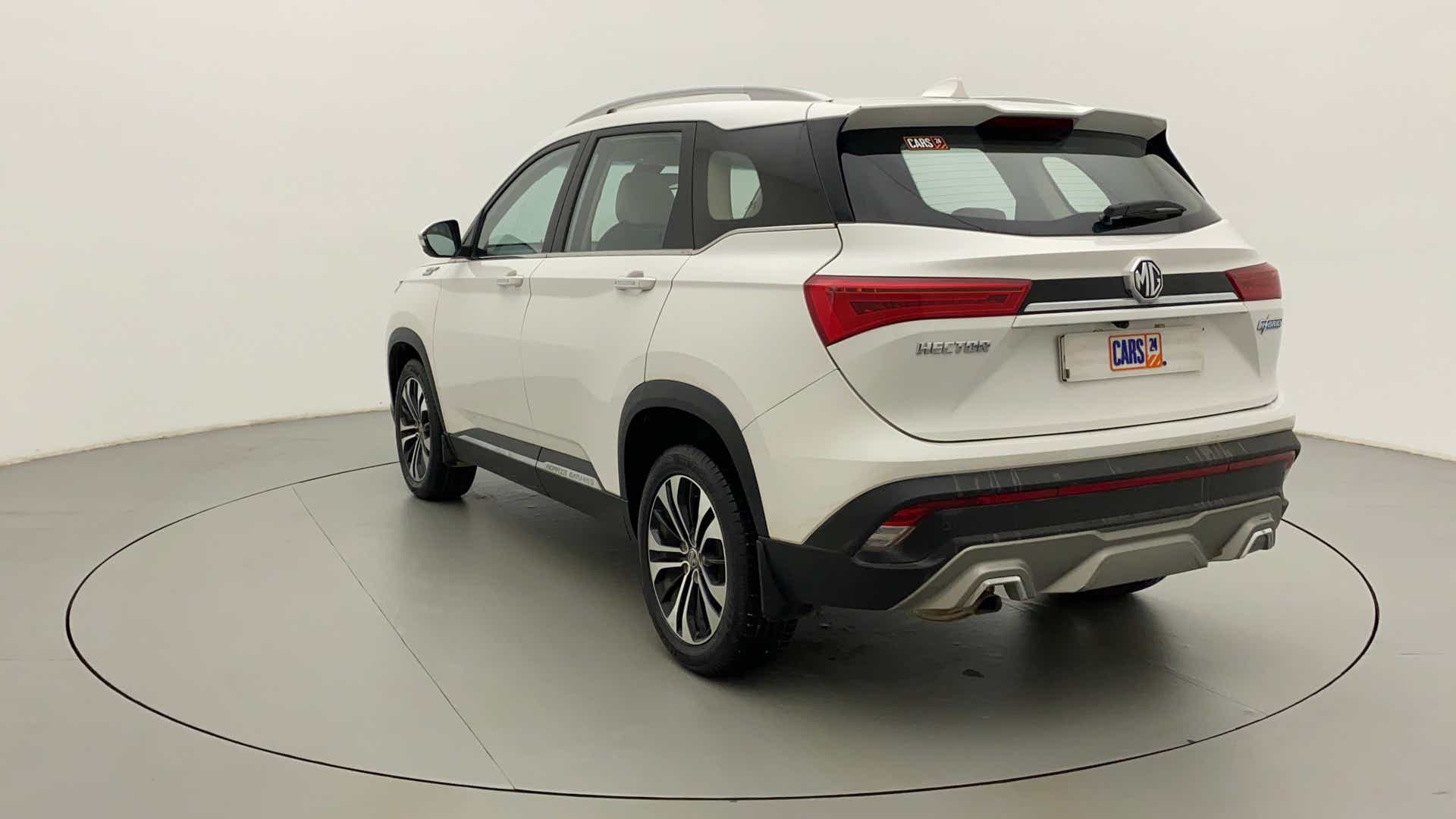 Rear three-quarter of a mg hector