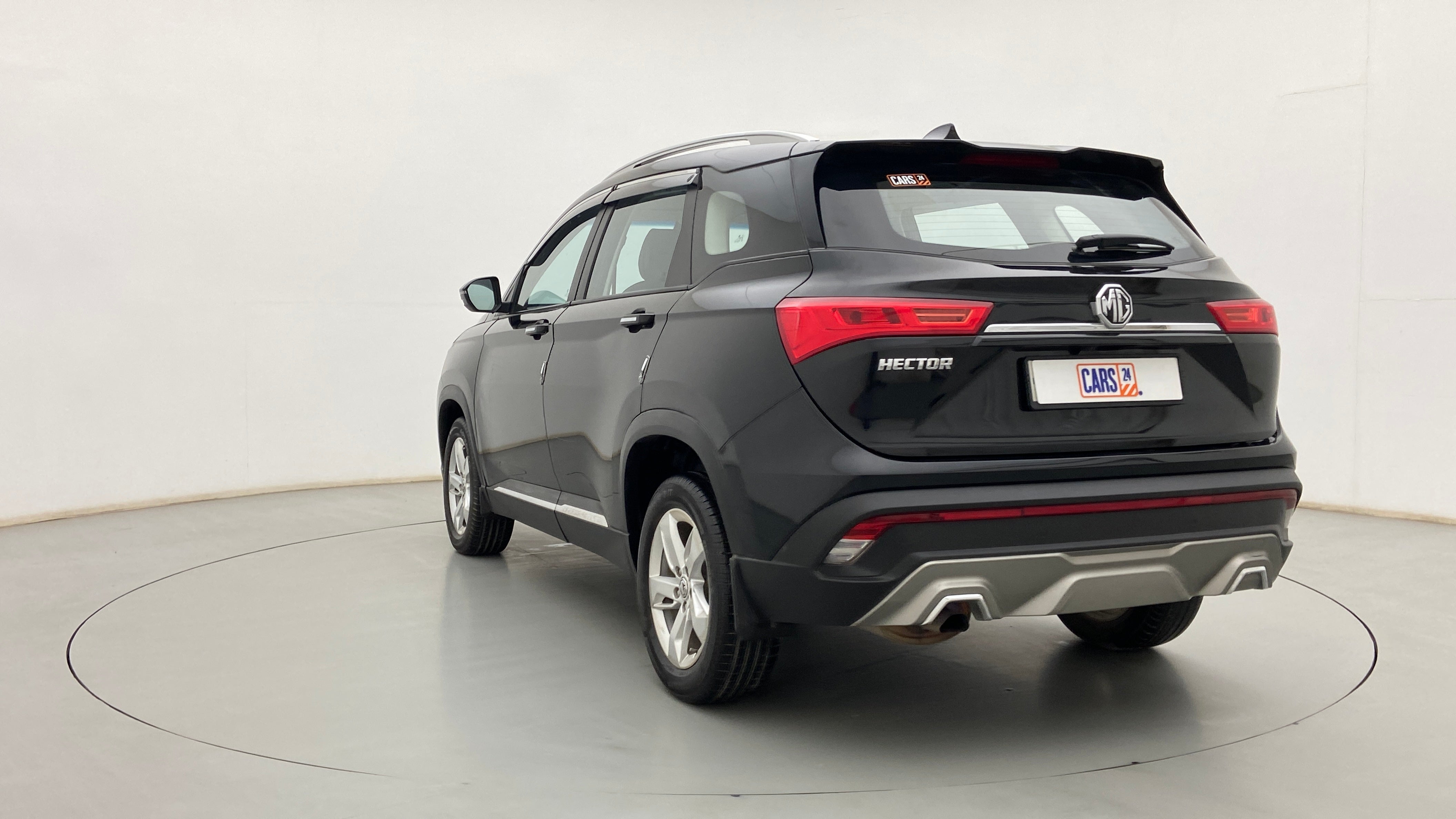 Rear three-quarter view of a MG Hector