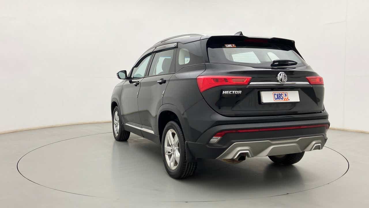 Rear three-quarter view of a MG Hector