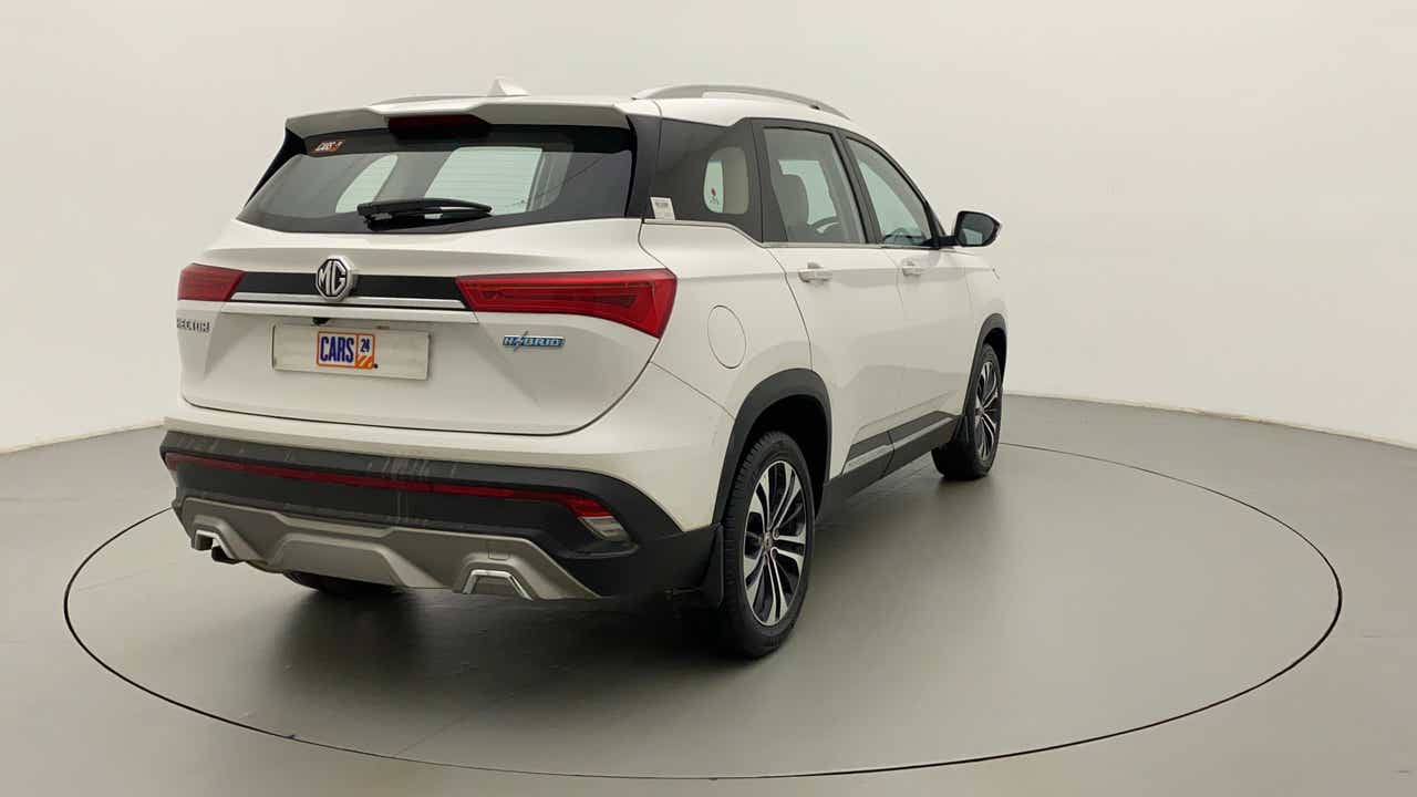Rear three-quarter of a mg hector