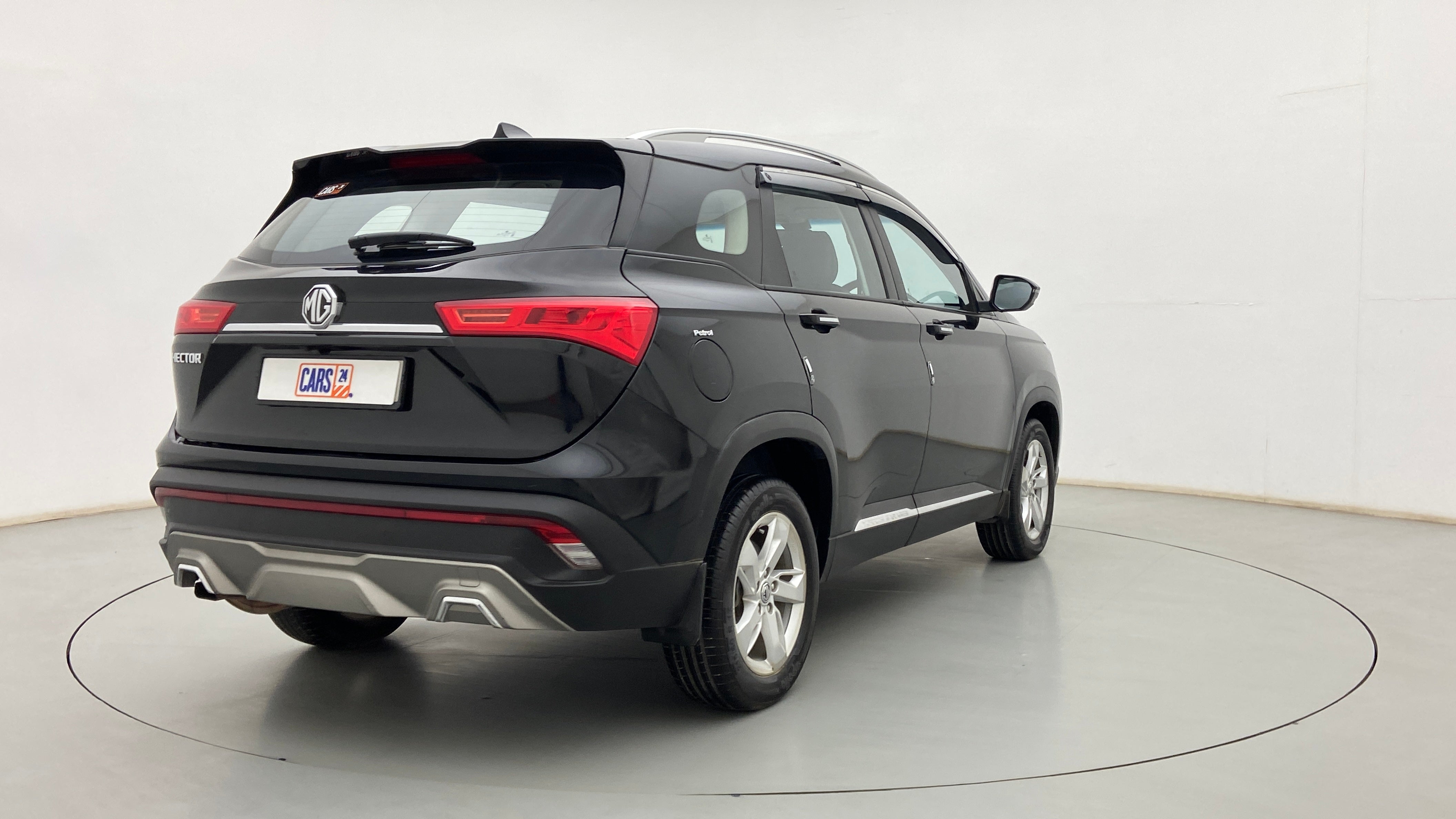 Rear three-quarter of a MG Hector