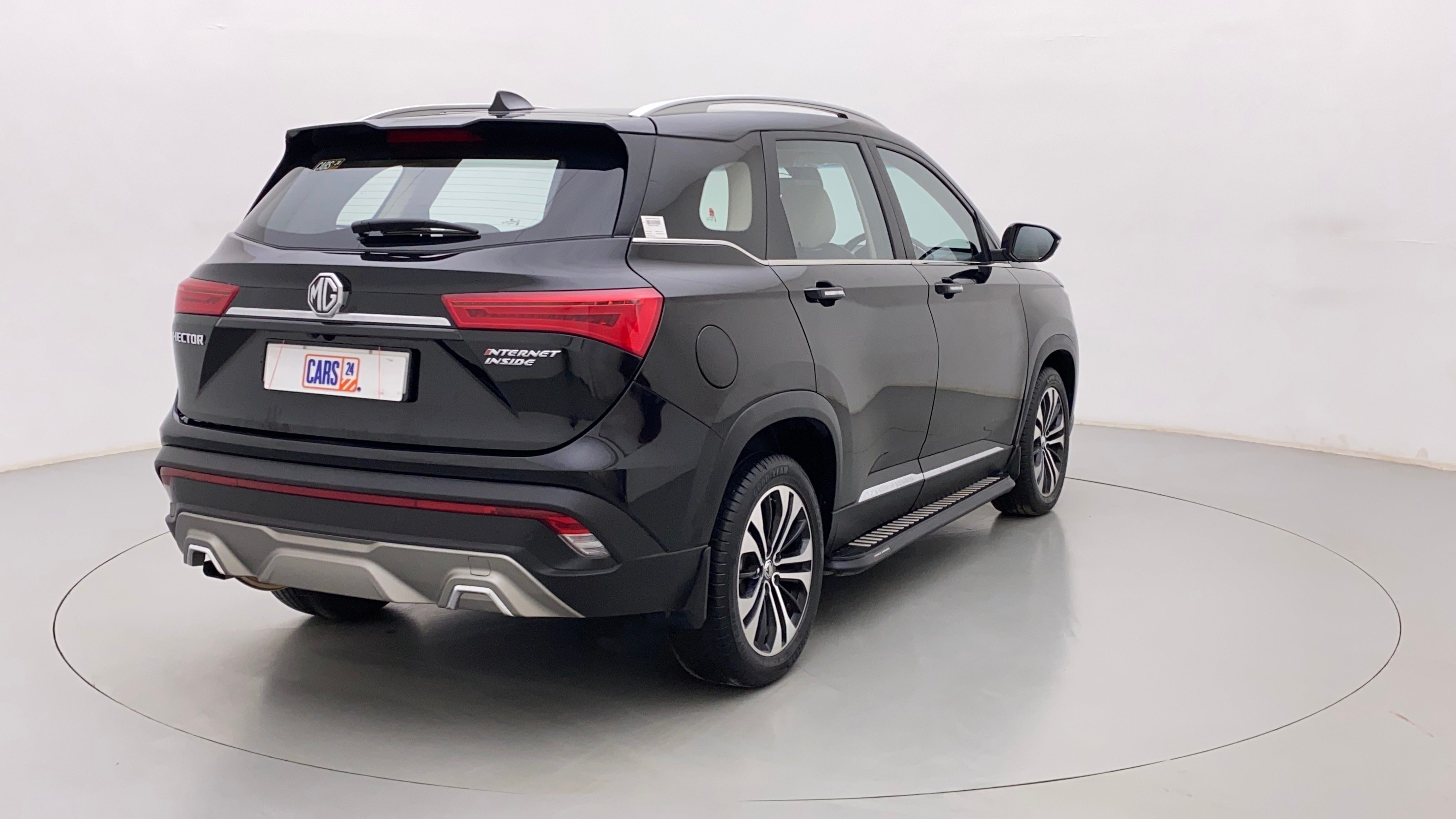 Rear three-quarter view of a starry black MG Hector