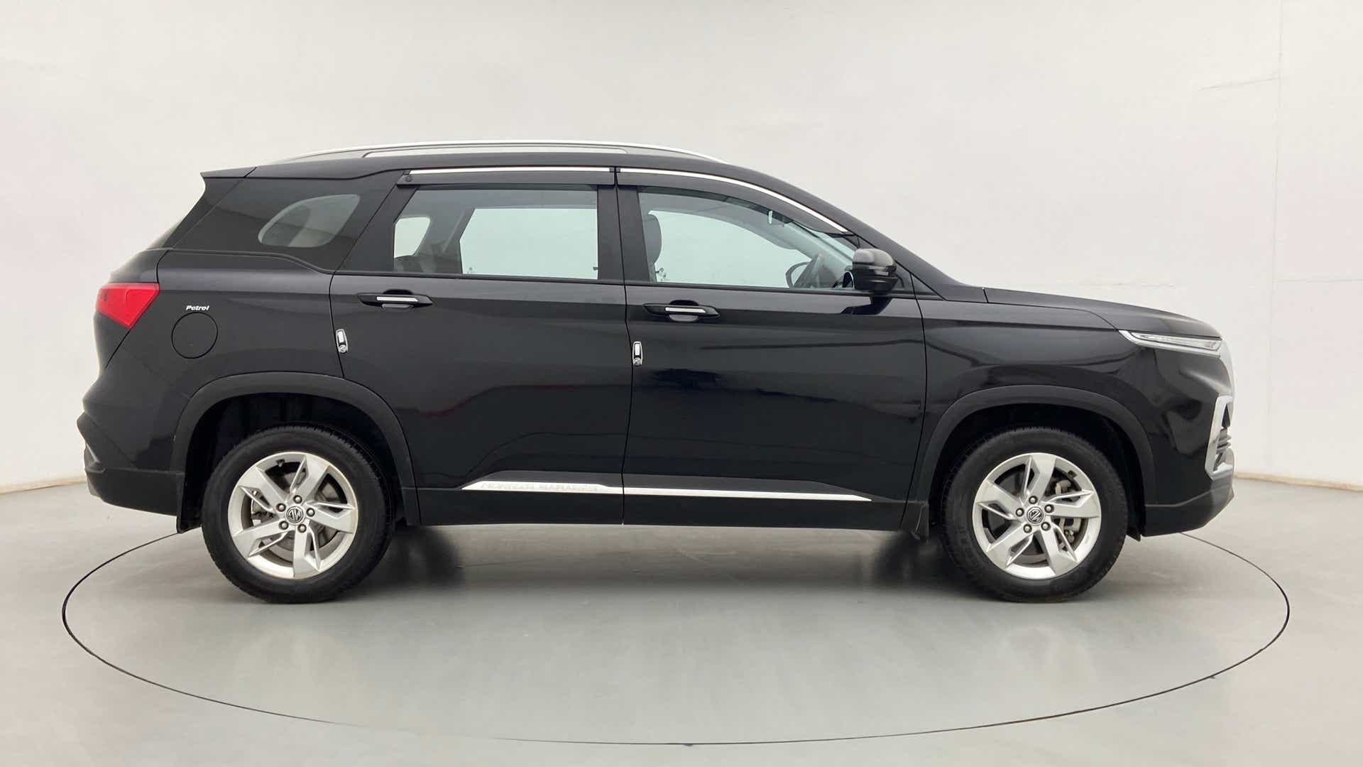 Side view of a starry black MG Hector