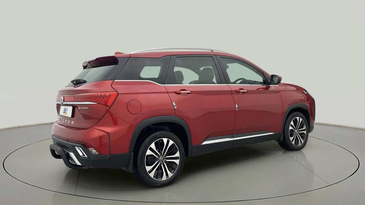 Rear three-quarter view of a mg hector