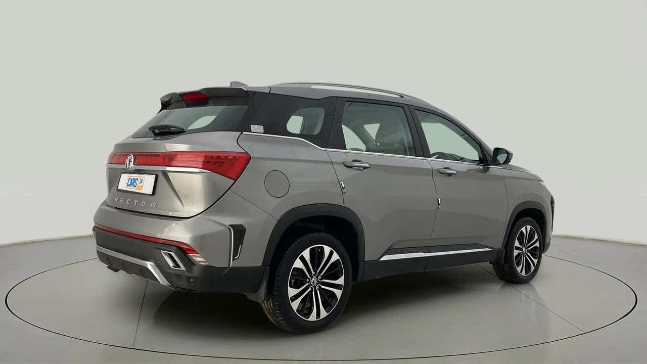 Rear three-quarter view of a MG Hector