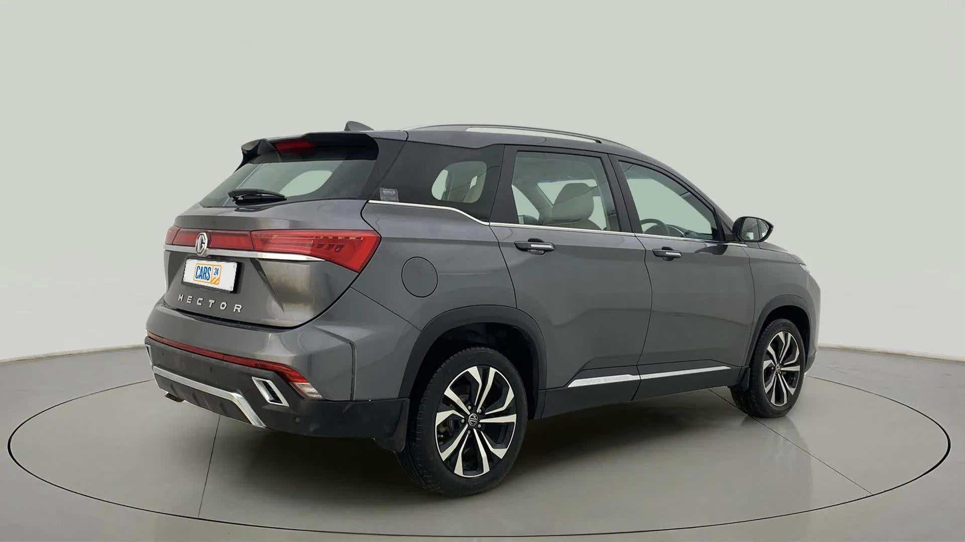 Rear three-quarter of a mg hector