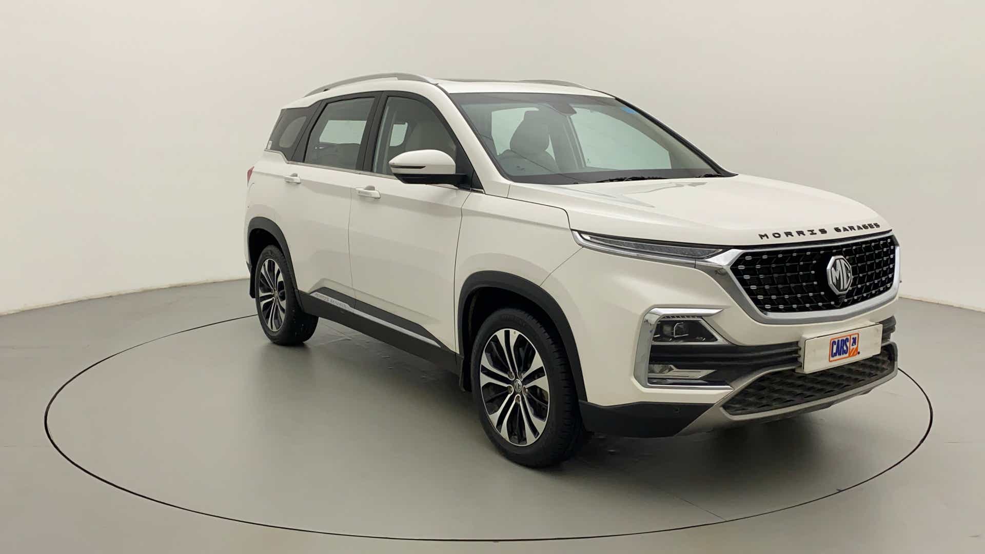 Front three-quarter view of a MG Hector