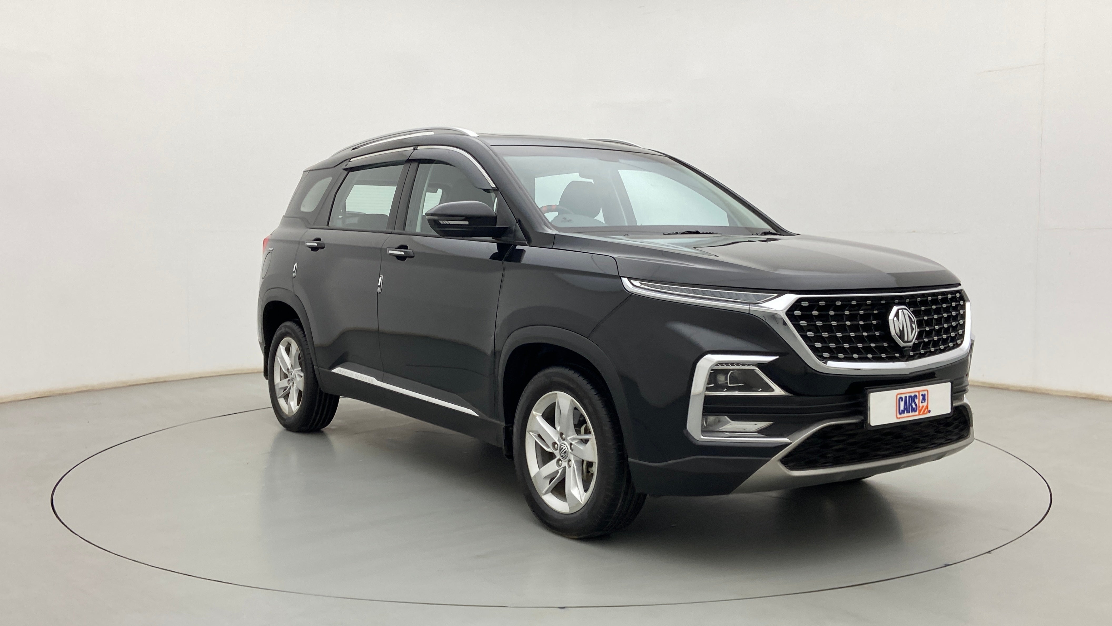 Front three-quarter view of an MG Hector