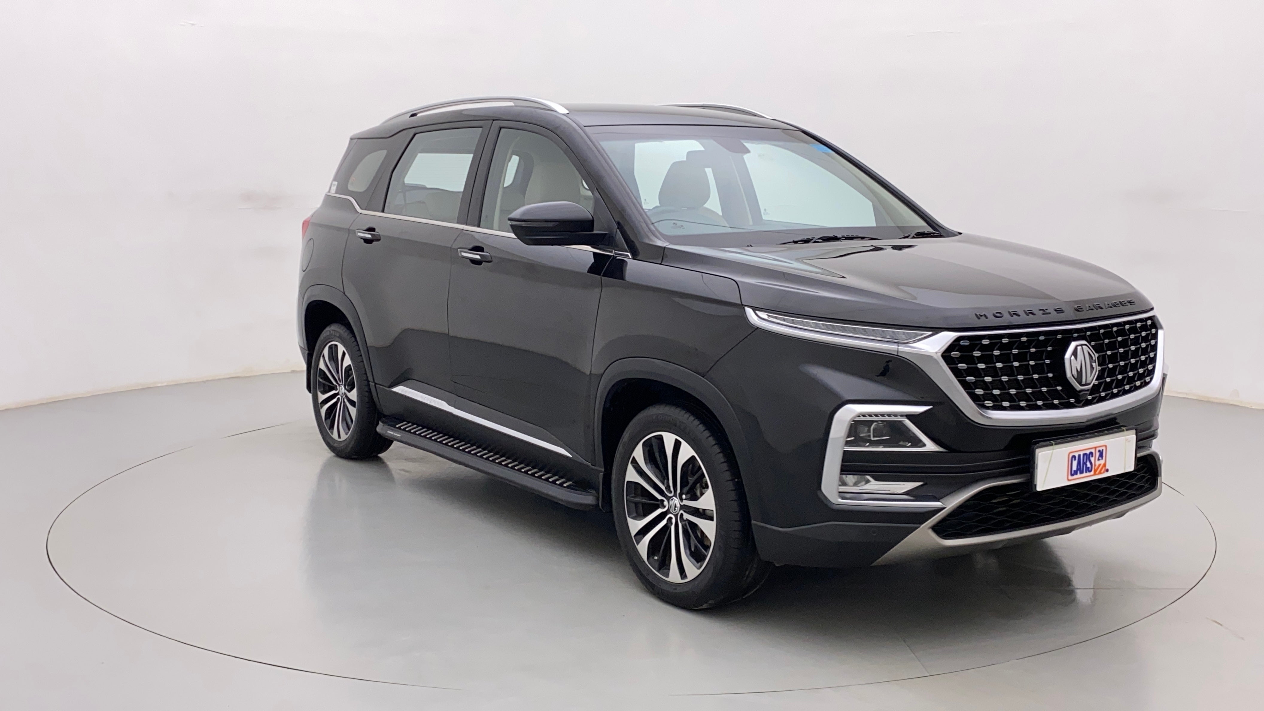 Front three-quarter view of a MG Hector