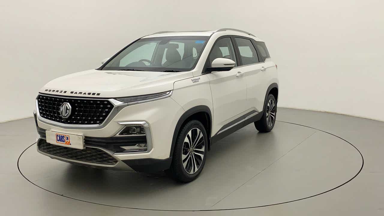 Front three-quarter view of a MG Hector