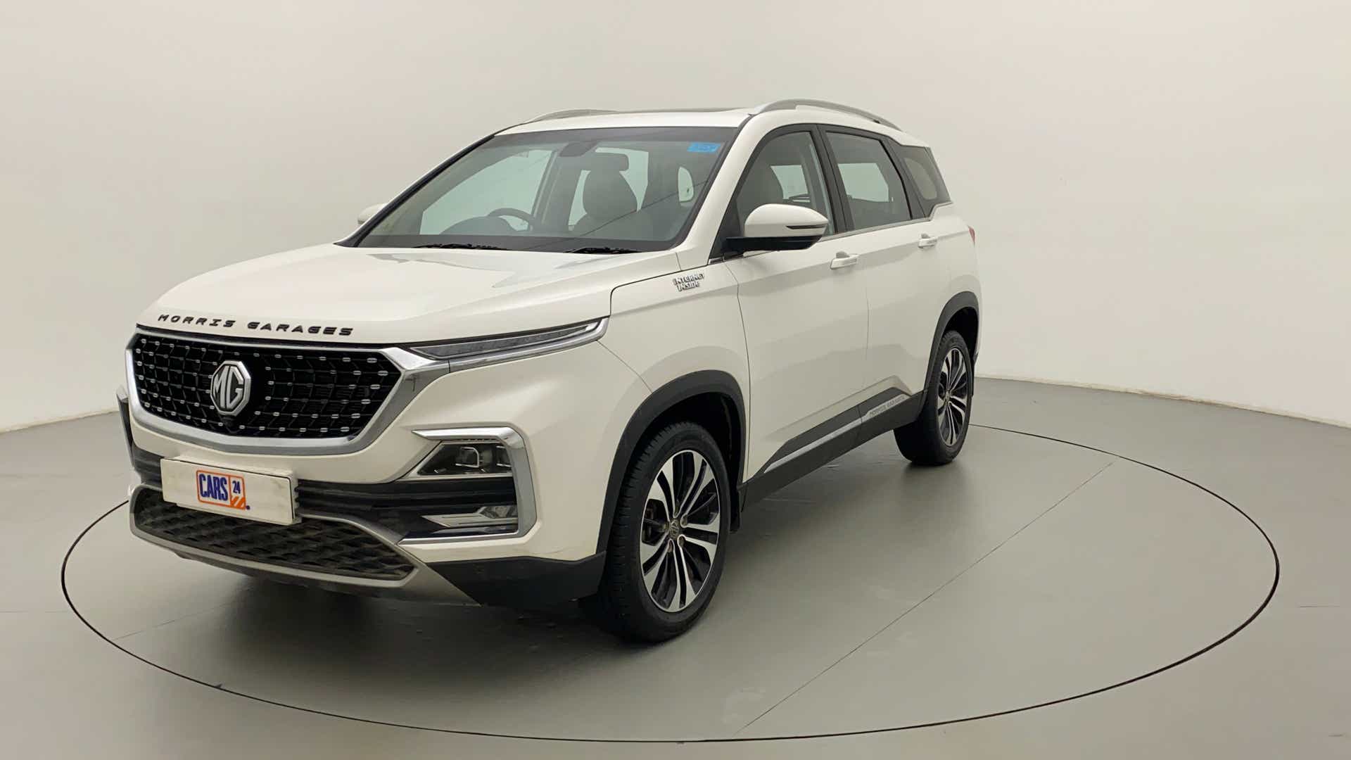 Front three-quarter view of a MG Hector