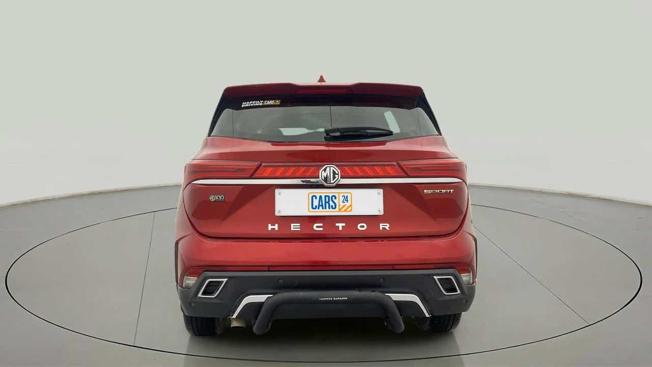 Rear view of a mg hector
