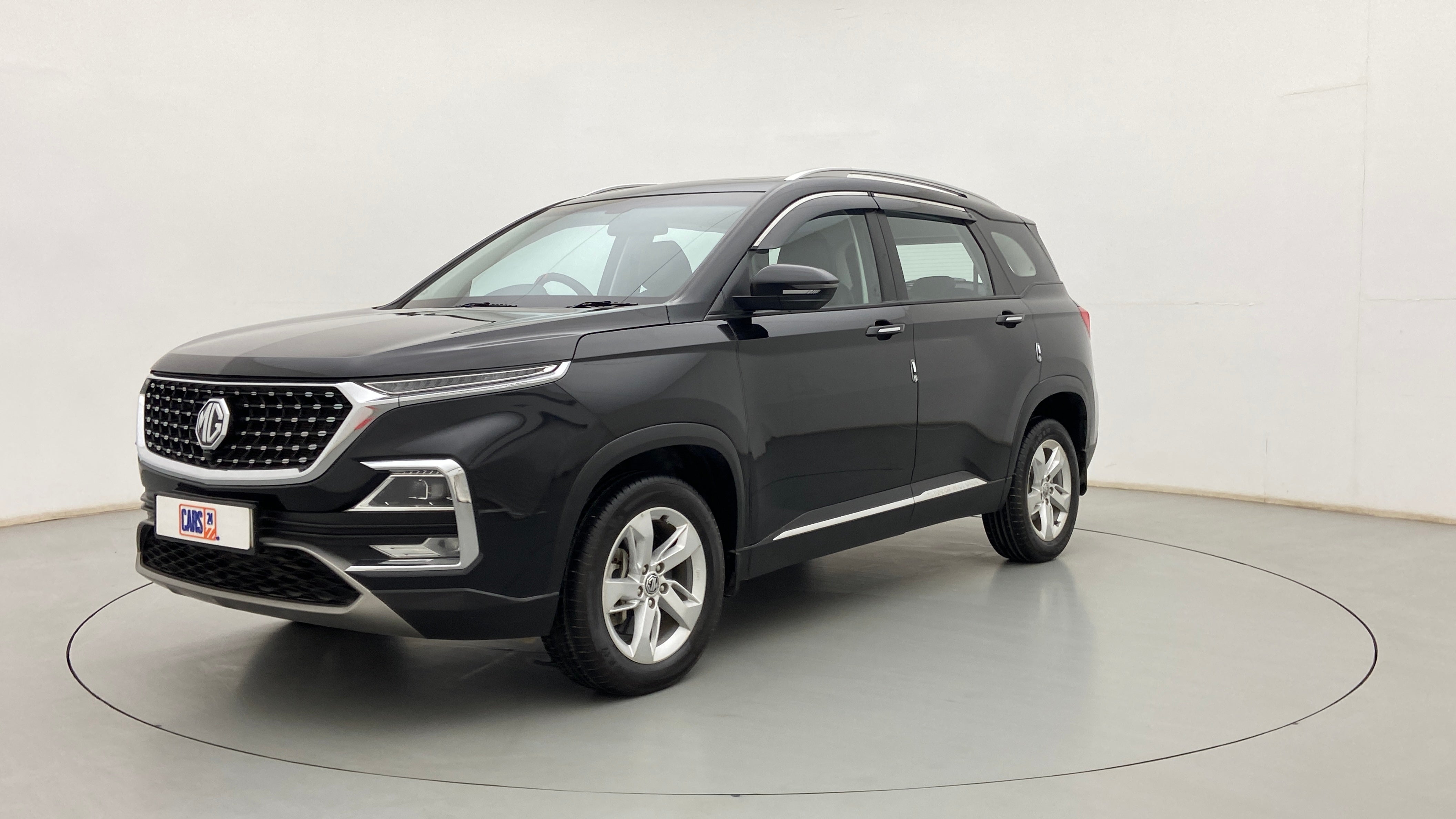 Front three-quarter view of a MG Hector