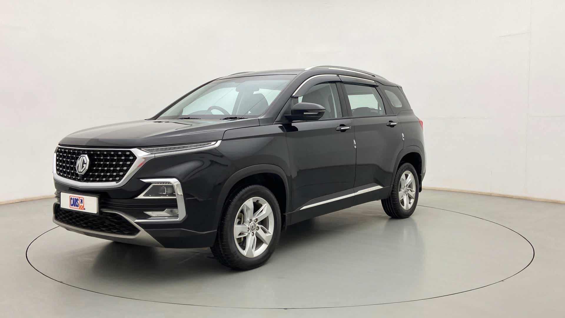 Front three-quarter view of a MG Hector