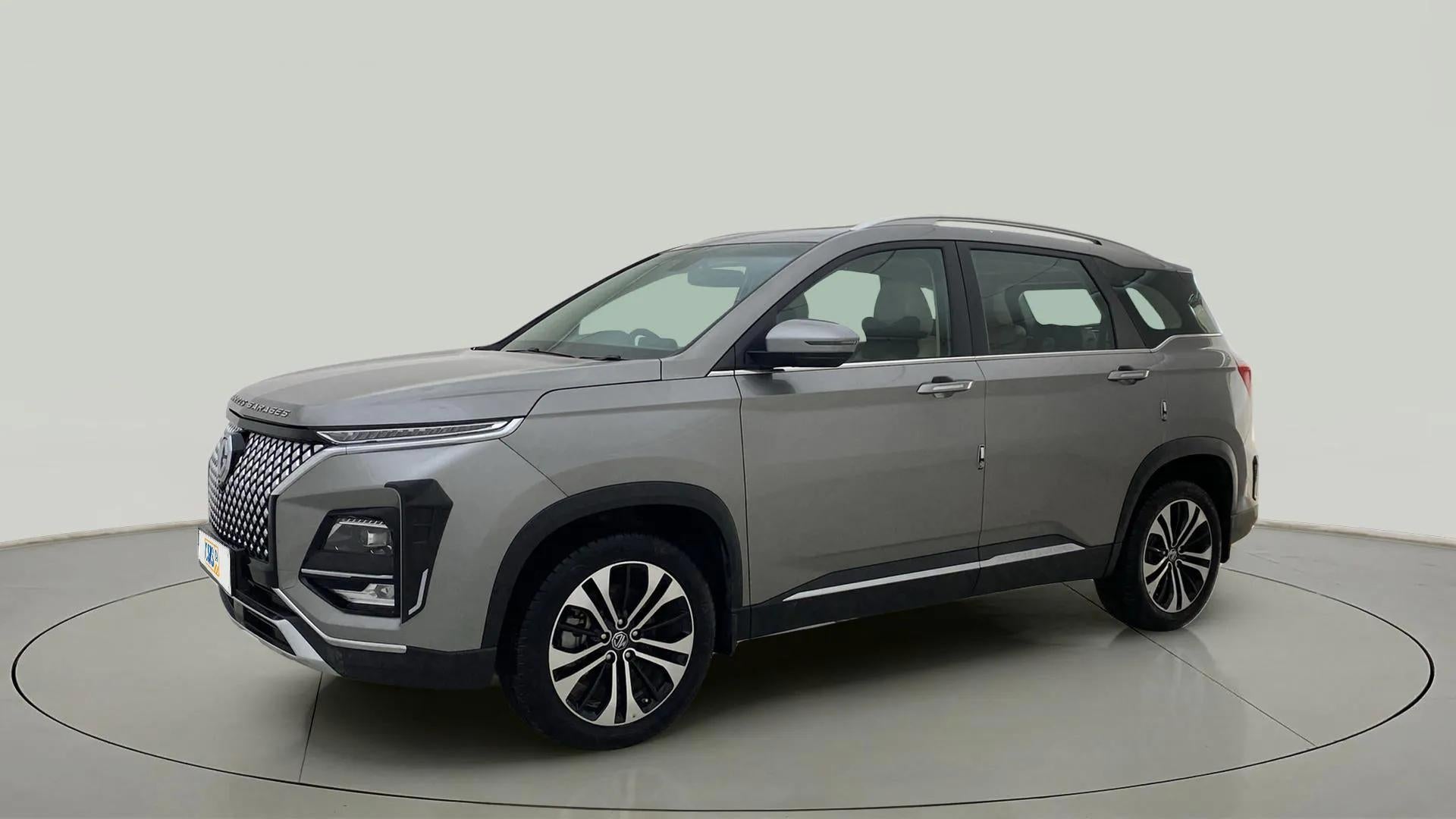 Front three-quarter view of a MG Hector