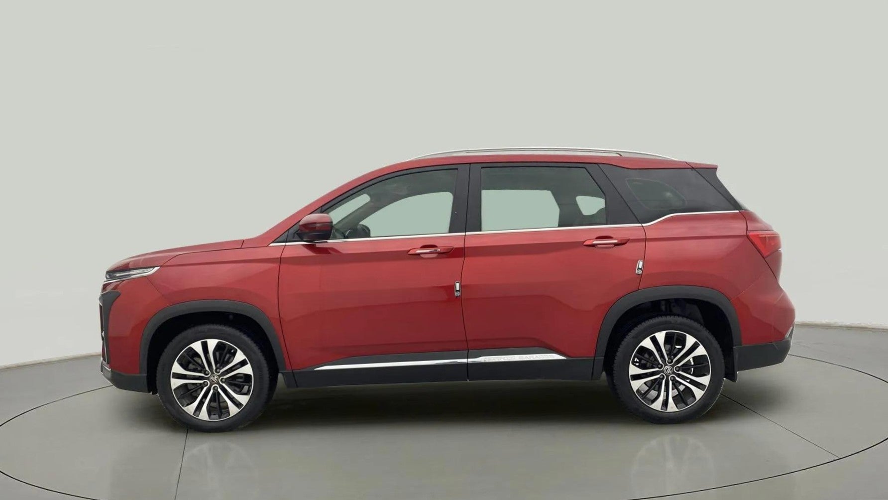 Side profile of a MG Hector