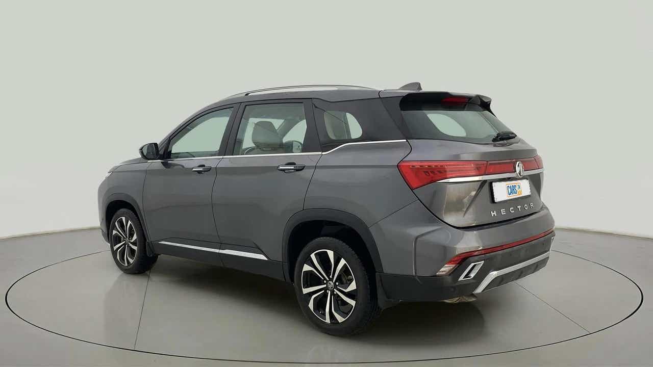 Rear three-quarter of a havana grey MG Hector