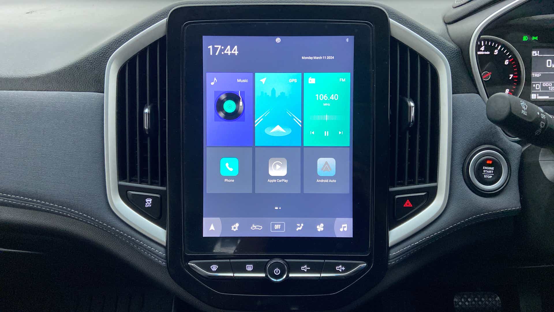Infotainment touchscreen of a MG Hector