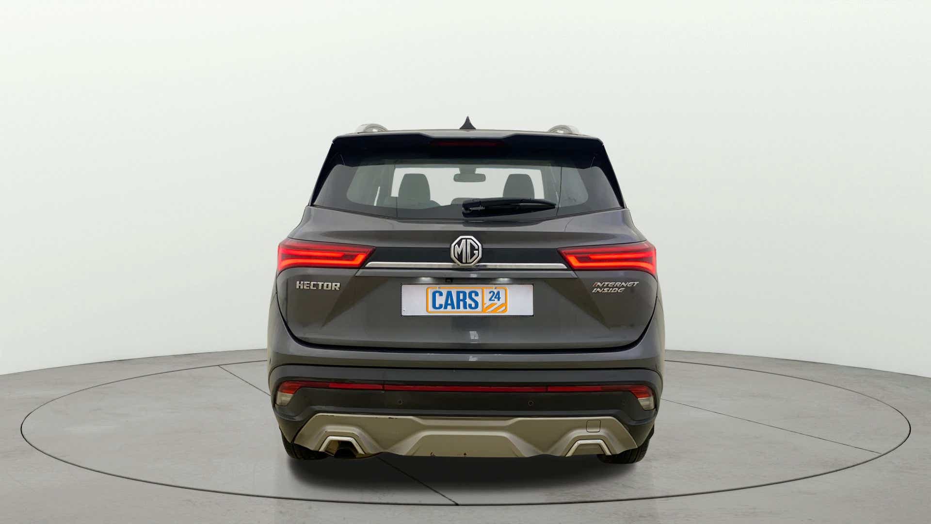 Rear view of a mg hector