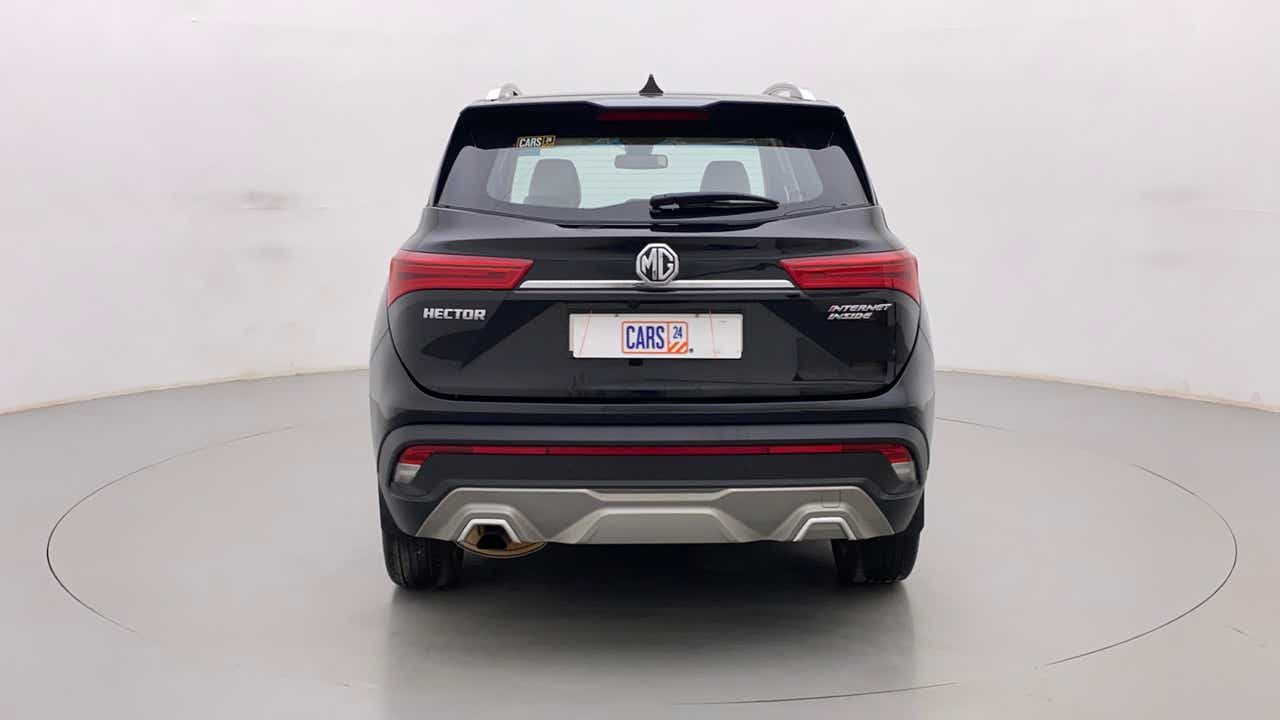 Rear view of a starry-black MG Hector