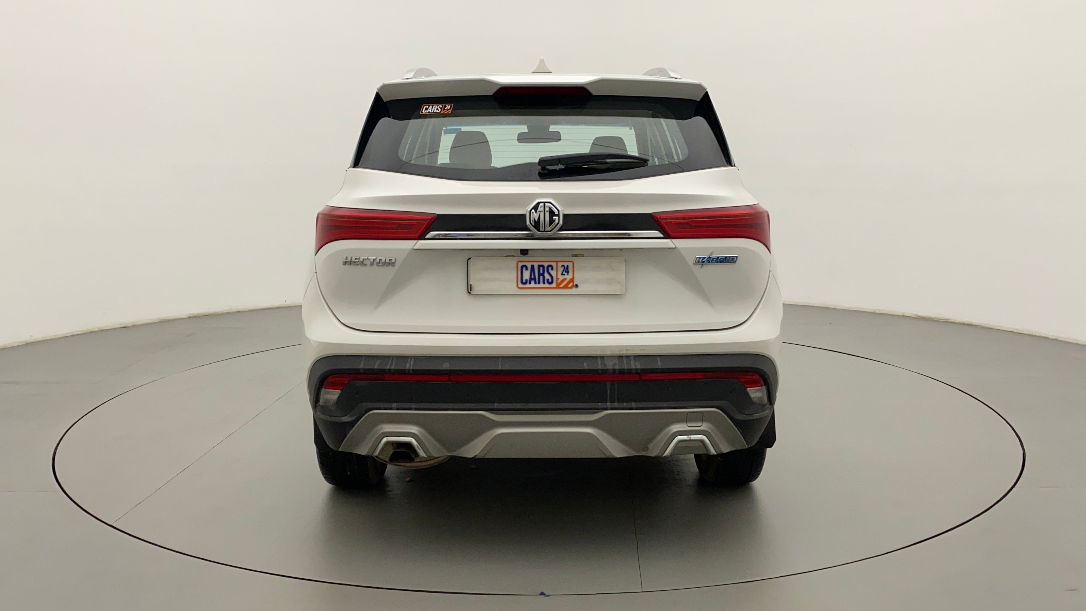Rear view of a mg hector