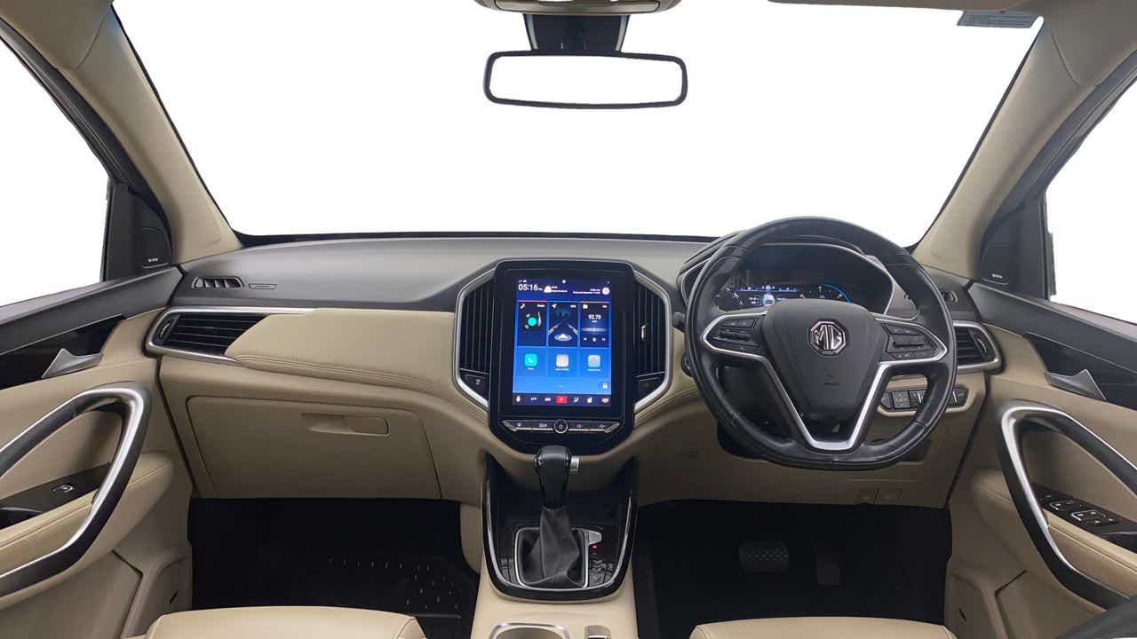 Dashboard and steering wheel of a MG Hector
