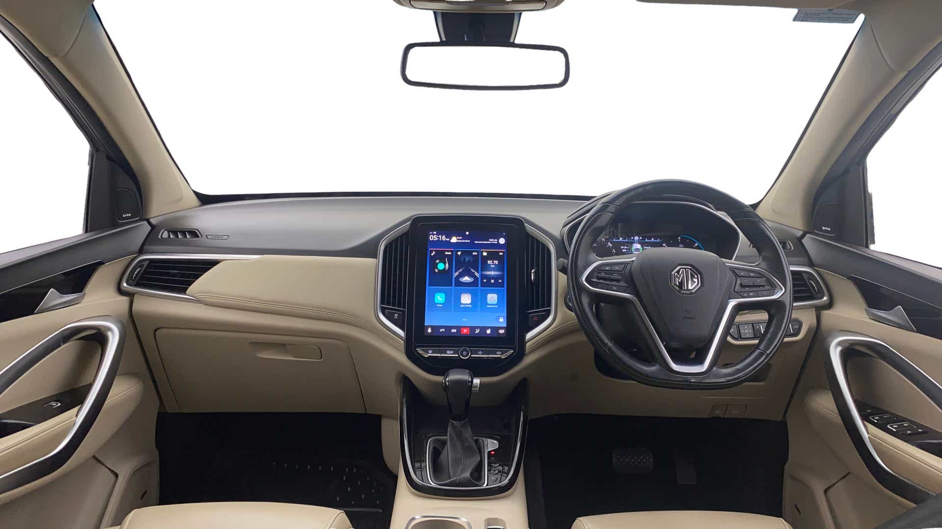 Dashboard and steering wheel of a MG Hector