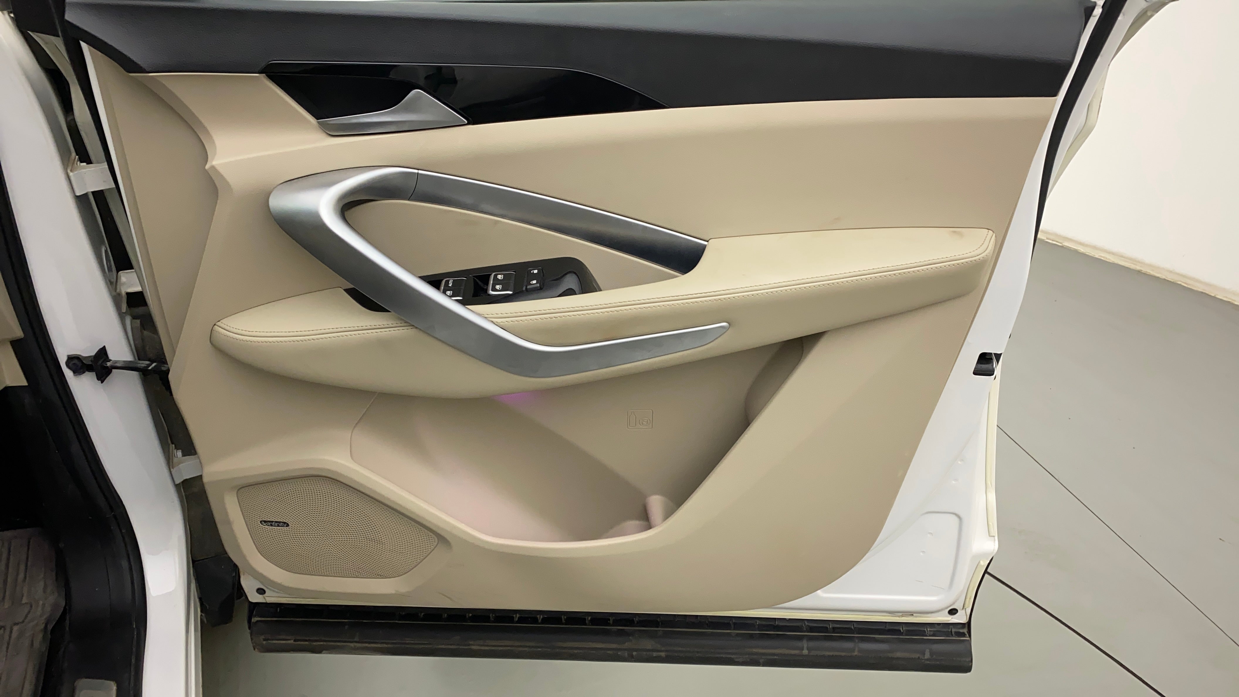 Front interior door panel of a MG Hector