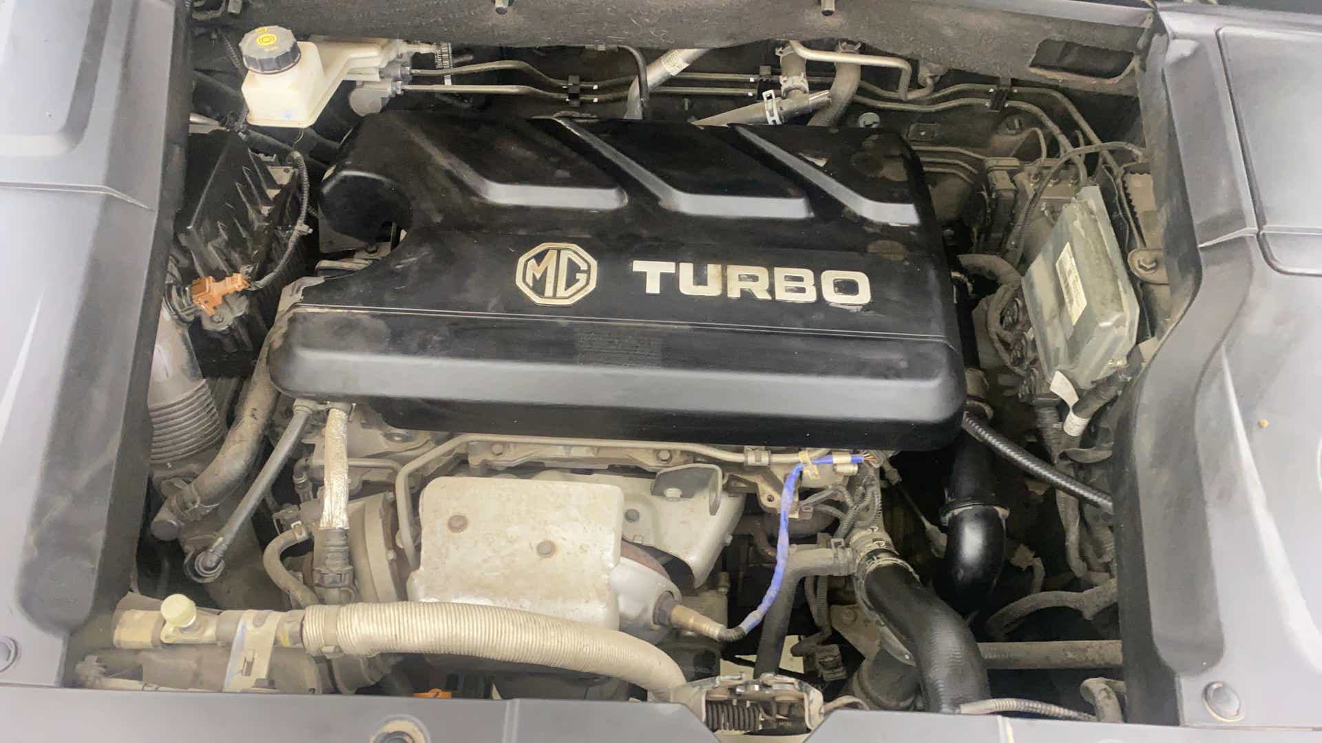 Engine bay of a MG Hector