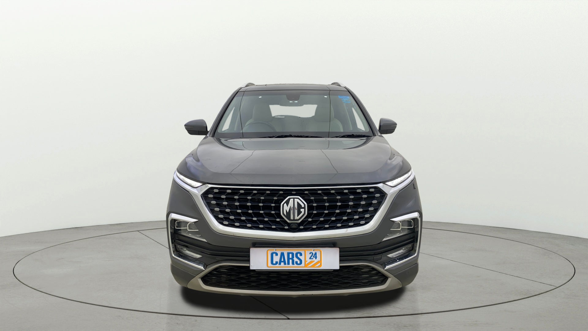 Front view of a Havana Grey MG Hector