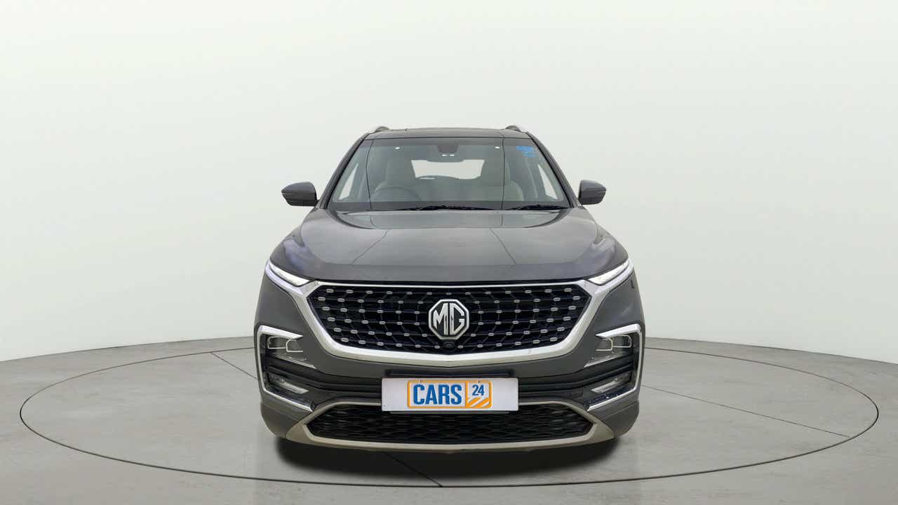 Front view of a Havana Grey MG Hector