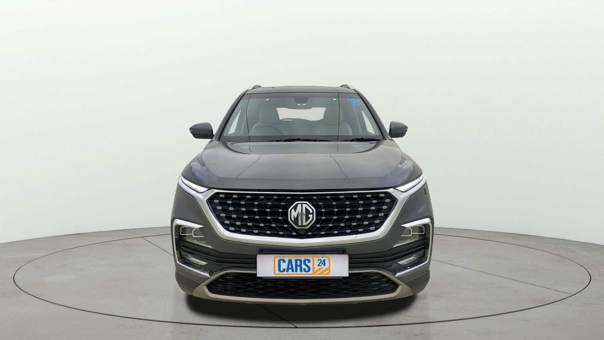 Front view of a Havana Grey MG Hector