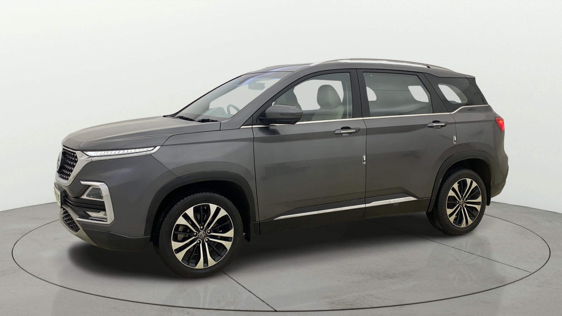 Side view of a Havana Grey MG Hector