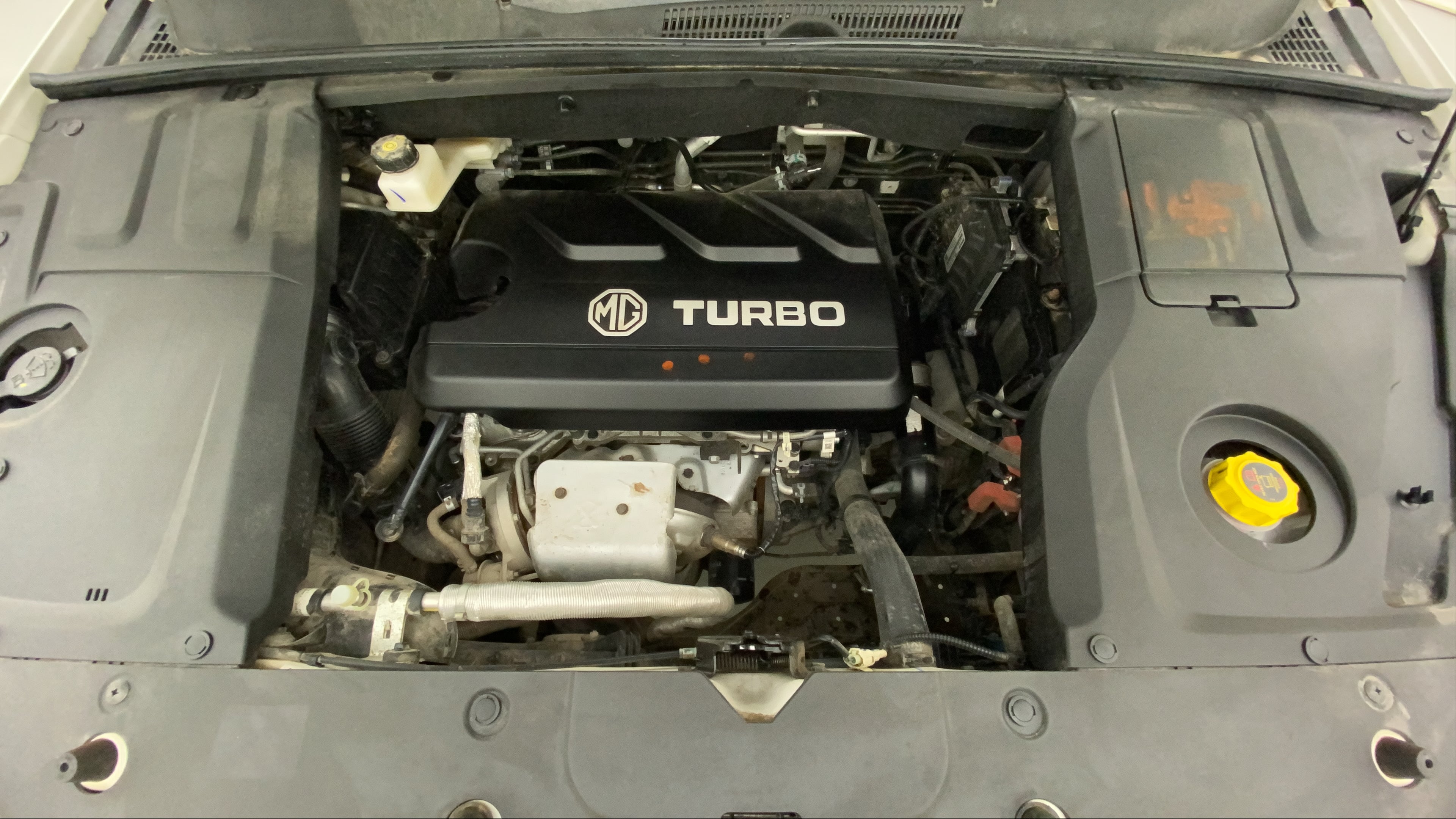Engine bay of a mg hector turbo