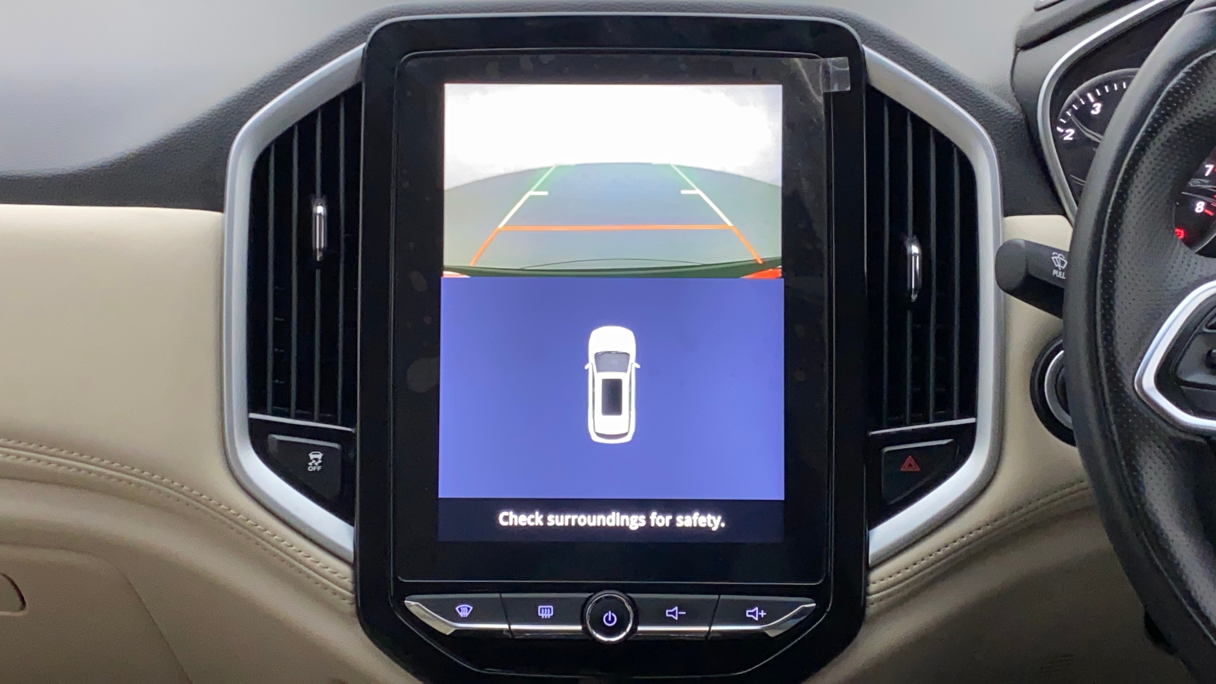 Infotainment screen with reverse camera display of a MG Hector