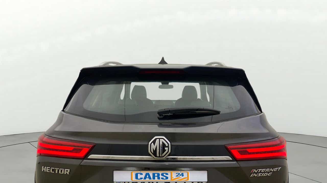 Rear view of a mg hector