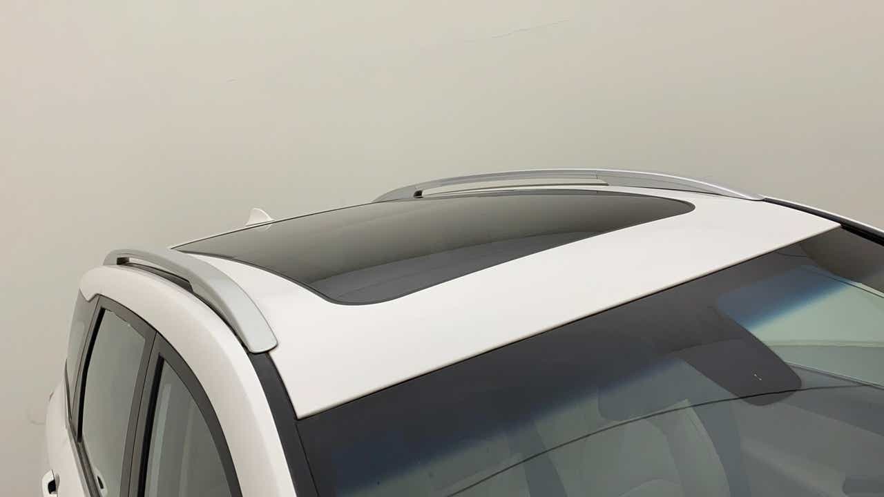 Sunroof view of a MG Hector