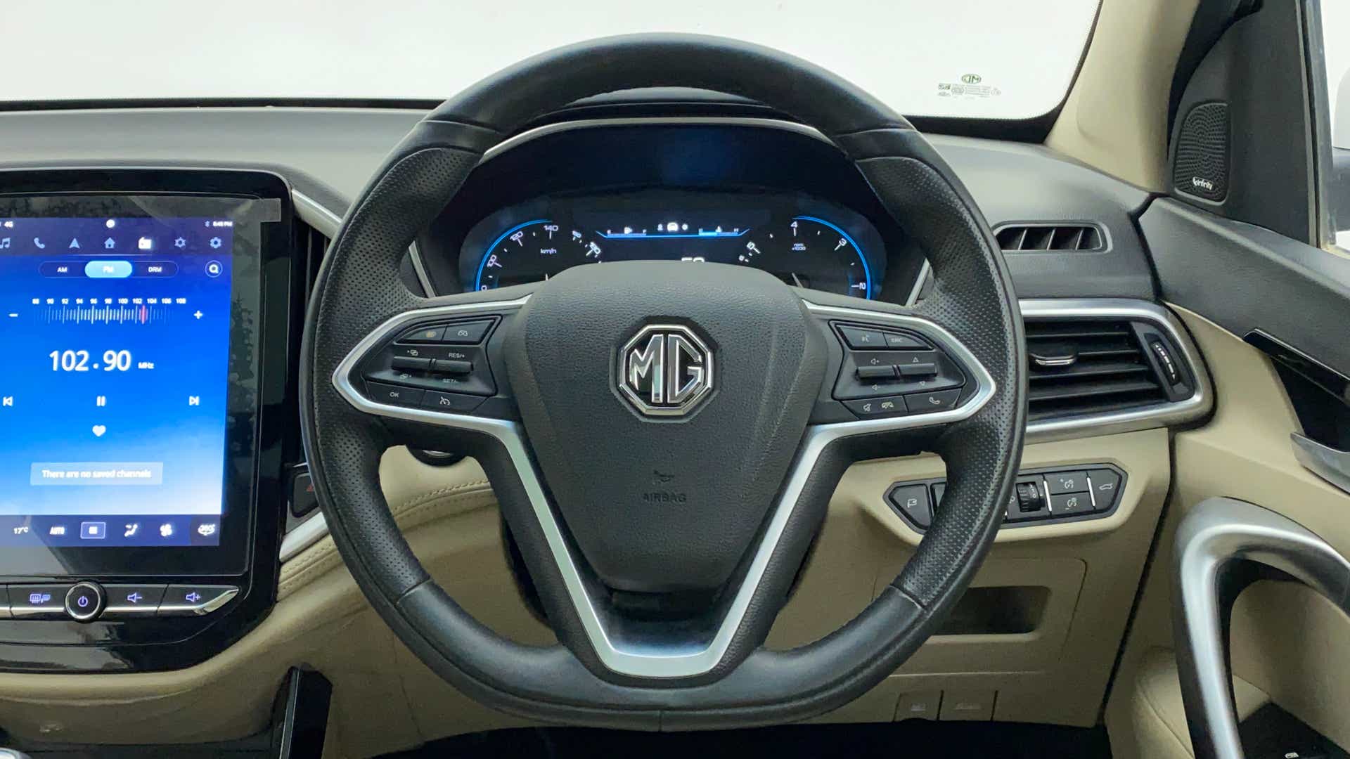 Dashboard and steering wheel of a MG Hector