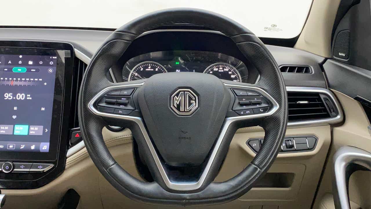 Steering wheel and dashboard of a MG Hector