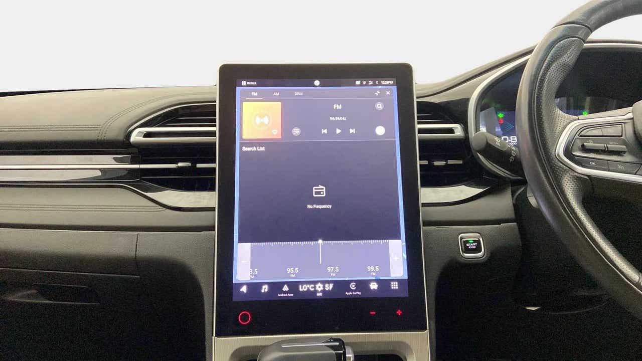 Dashboard and touchscreen view of a MG Hector