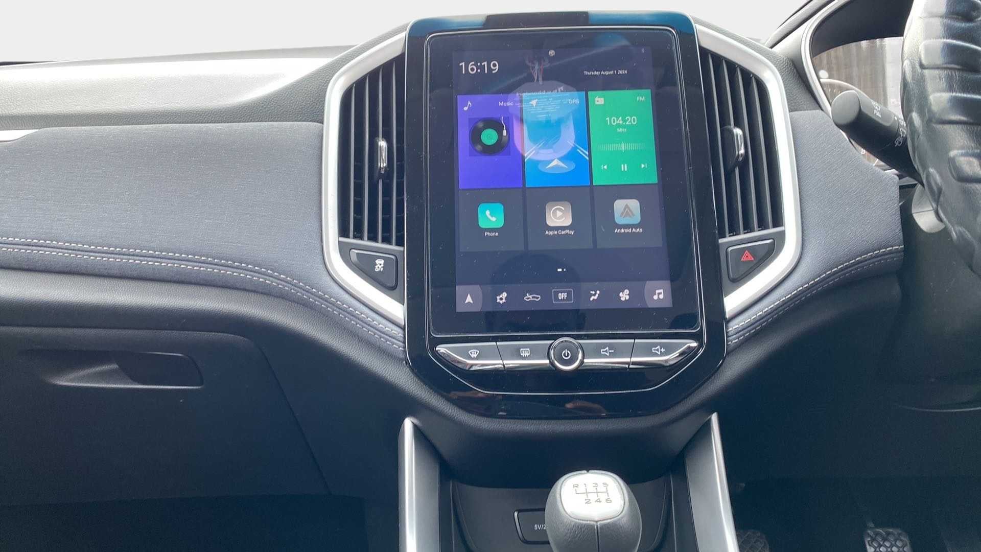Dashboard and infotainment display of a MG Hector