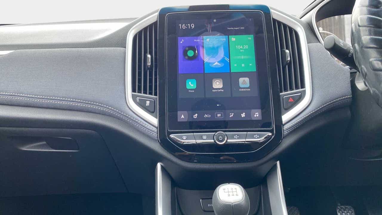 Dashboard and infotainment display of a MG Hector