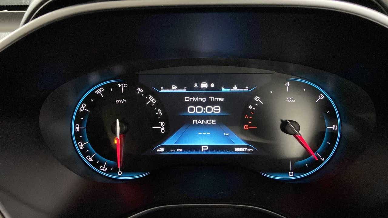 Dashboard instrument cluster of a MG Hector