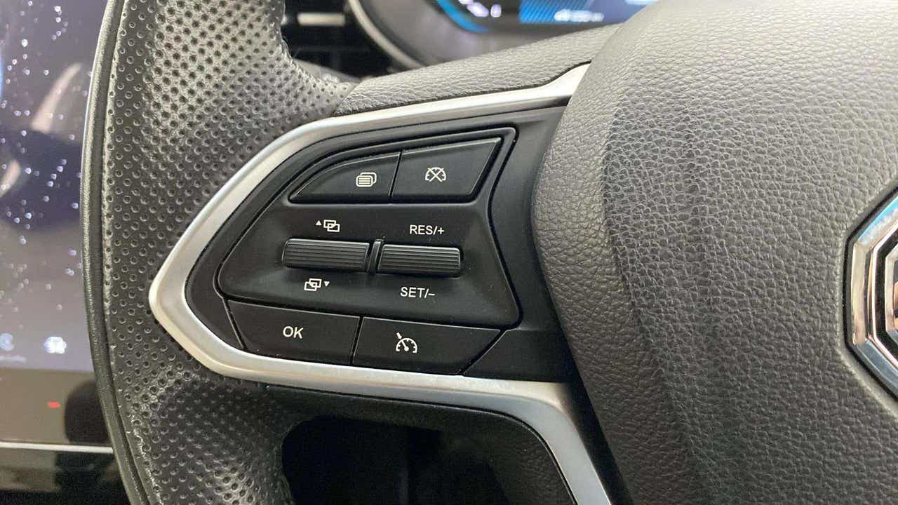 Steering wheel controls of a MG Hector