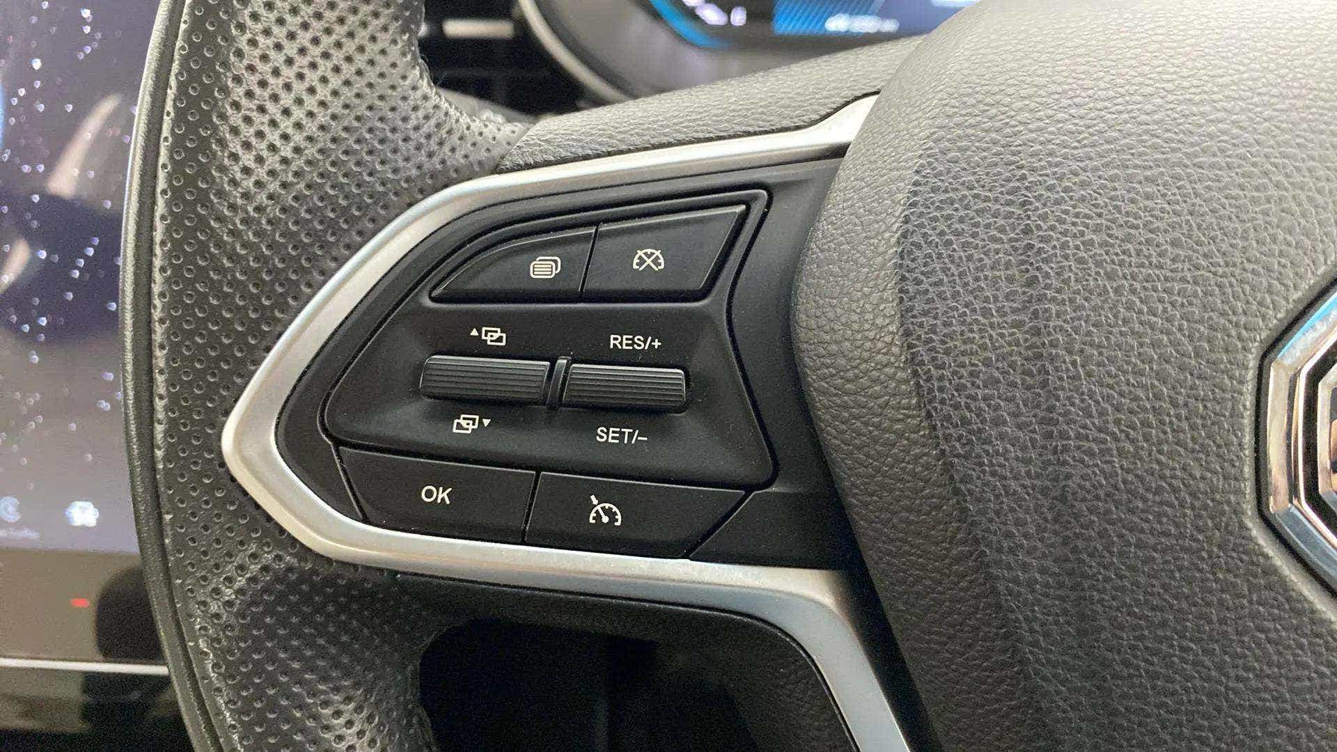 Steering wheel controls of a MG Hector