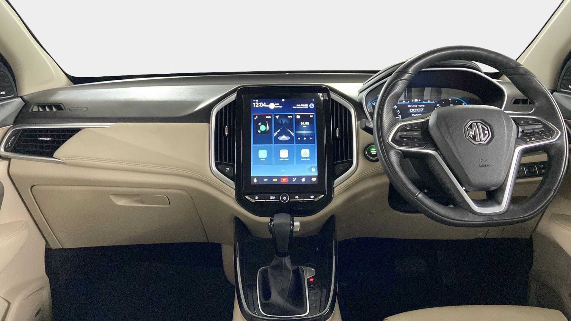 Dashboard and steering wheel of a MG Hector