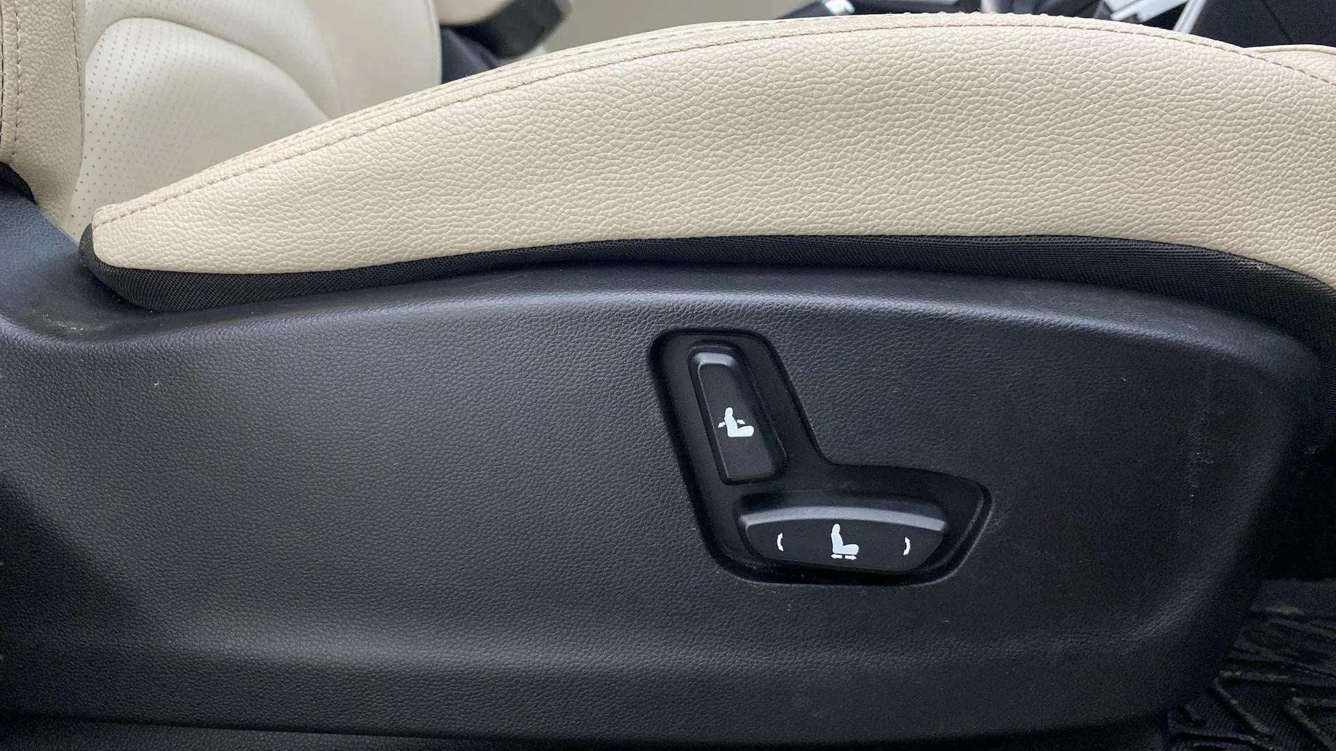 Seat adjustment controls of a mg hector