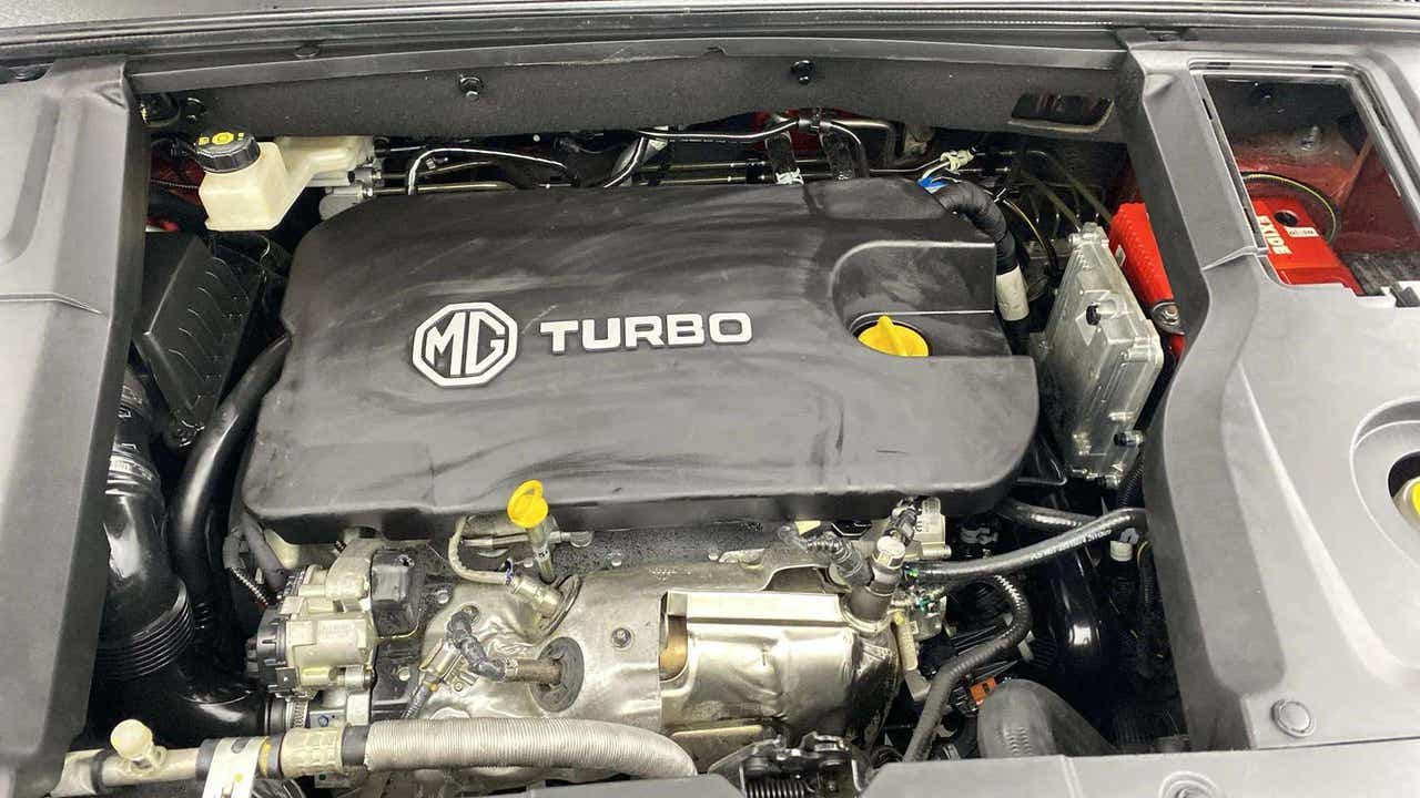 Engine bay of a mg hector