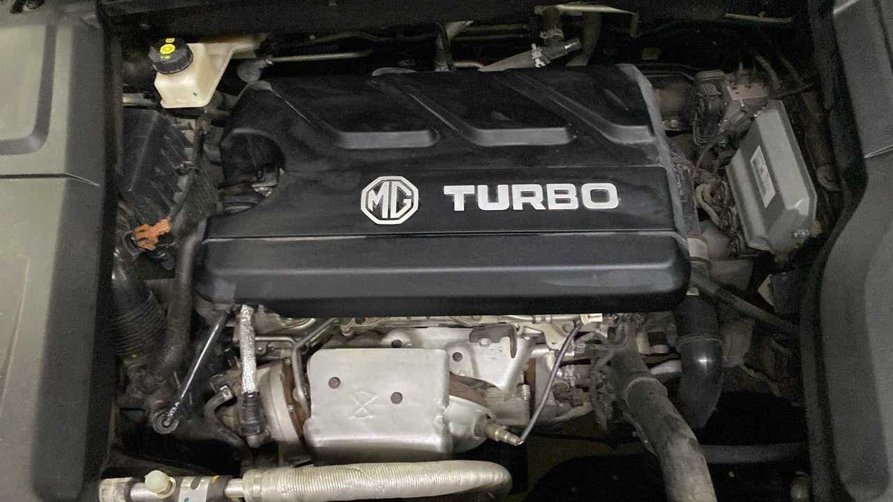 Engine bay of a mg hector
